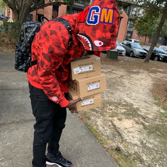 Meet your stylish Sneakerhead, Rjay - Picture 5 of 6